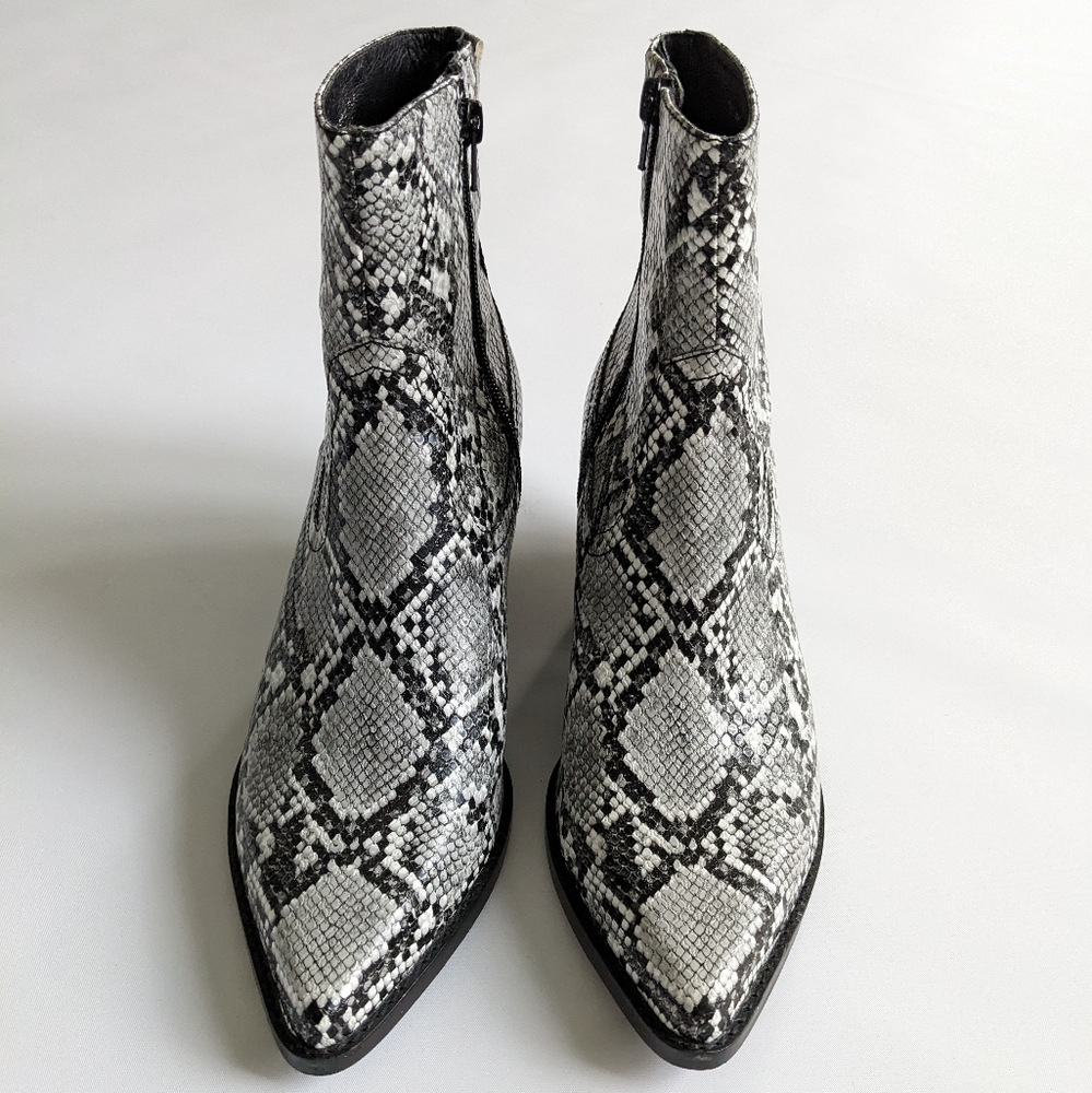 Jeffrey Campbell Kelam Snake-Embossed Pointed Toe Bootie Grey Snake/9.5M - Picture 2 of 6
